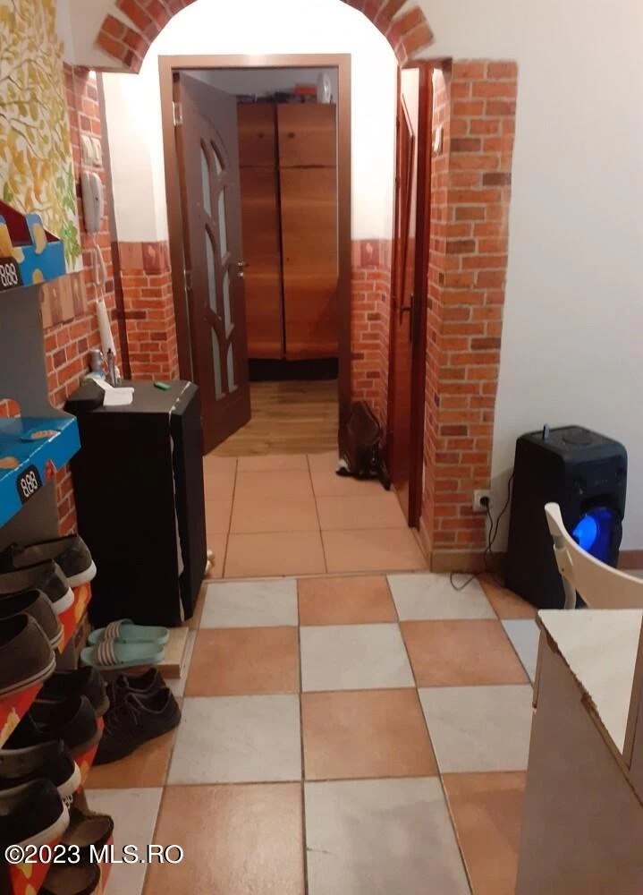 3792394085