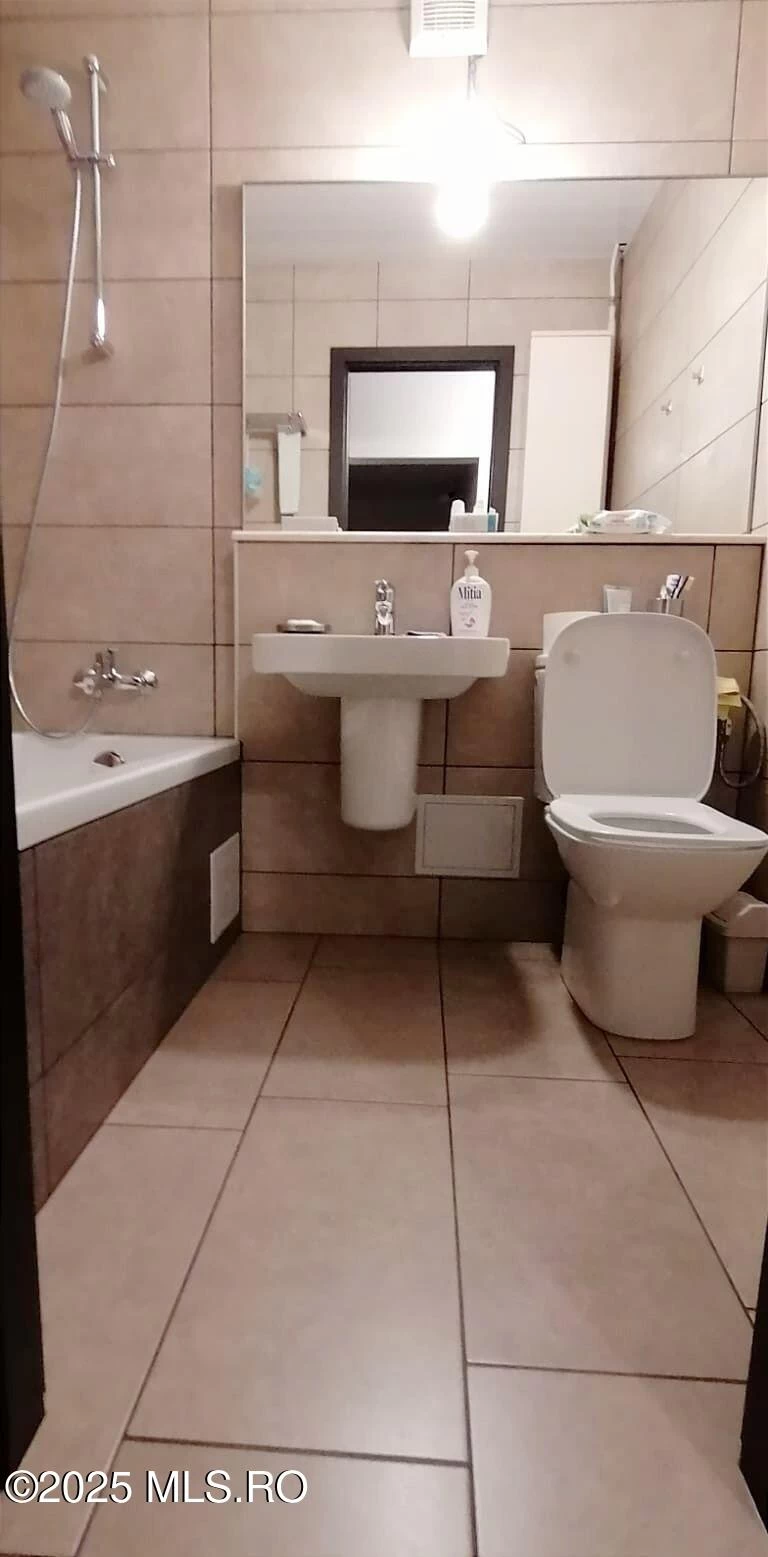 Strada APUSULUI, Bucuresti, Bucuresti Ilfov, 3 Dormitor Dormitoare, 2 BaieBăi,Apartament,Anunturi Verificate,APUSULUI,0,F1-233505