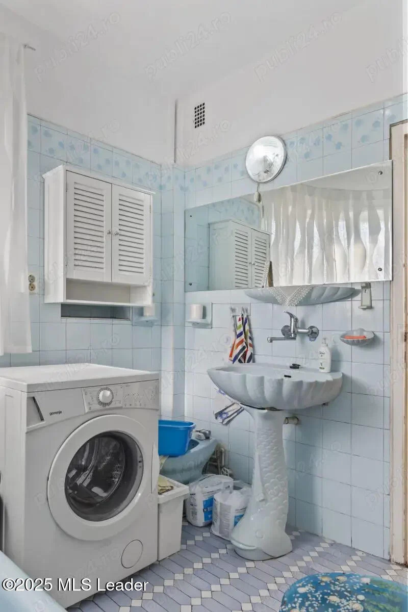 Piata SFINTII VOIEVOZI, Bucuresti, Bucuresti Ilfov, 3 Dormitor Dormitoare, 2 BaieBăi,Apartament,Anunturi Verificate,SFINTII VOIEVOZI,0,F1-242223