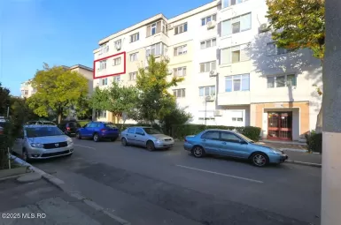 Vedere spre Bloc si Apartament