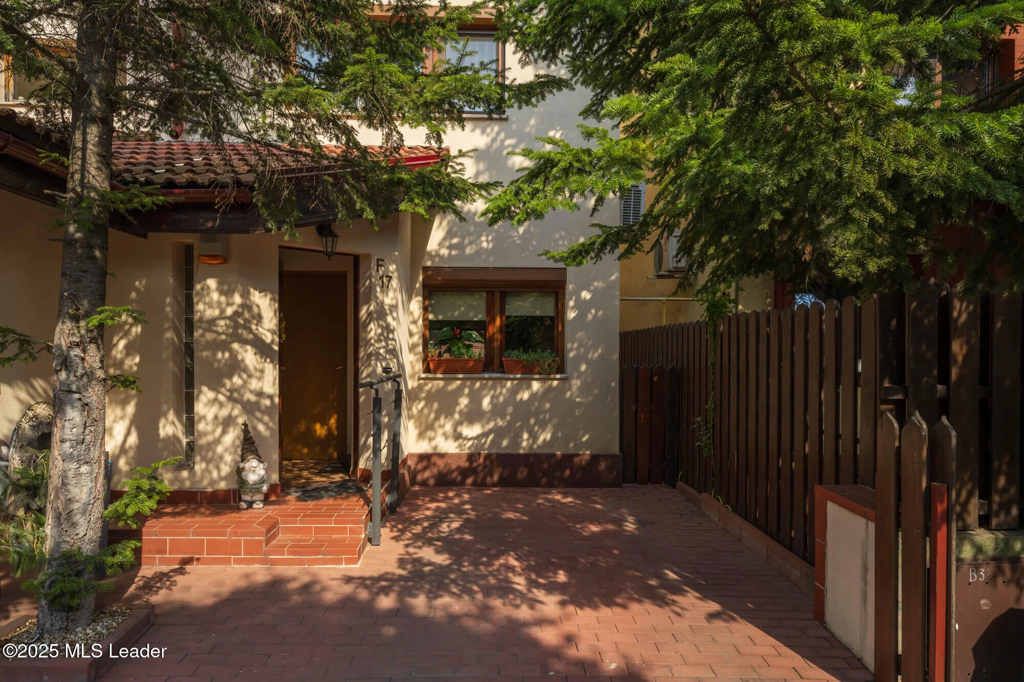 Strada EROU IANCU NICOLAE 103 Complex Gama, Vila F17, Bucuresti, Bucuresti Ilfov, 077190, 2 Dormitoare Dormitoare, 2 BăiBăi,Casa/Vila,Reprezentari Comision 0%,EROU IANCU NICOLAE,0,01-6606