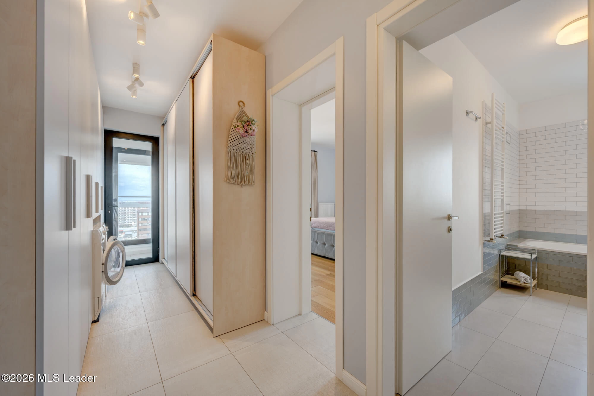 Strada SG. ILIE PETRE 100 et.10, ap.102, Chiajna, Bucuresti Ilfov, 077040, 3 Dormitoare Dormitoare, 2 BăiBăi,Apartament,Reprezentari Comision 0%,SG. ILIE PETRE,0,01-6856