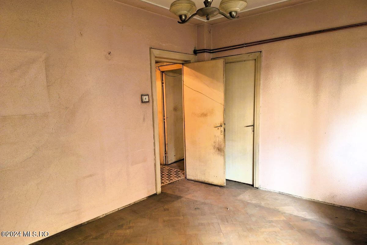 Strada SFINTILOR 10 Etaj 1, Ap. 4, Bucuresti, Bucuresti Ilfov, 030167, 2 Dormitoare Dormitoare, 2 BăiBăi,Apartament,Reprezentari Comision 0%,SFINTILOR,0,01-6266