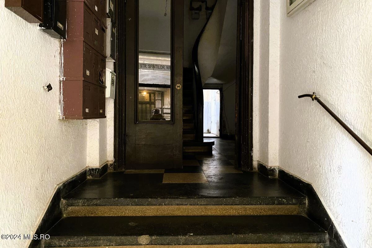 Strada SFINTILOR 10 Etaj 1, Ap. 4, Bucuresti, Bucuresti Ilfov, 030167, 2 Dormitoare Dormitoare, 2 BăiBăi,Apartament,Reprezentari Comision 0%,SFINTILOR,0,01-6266