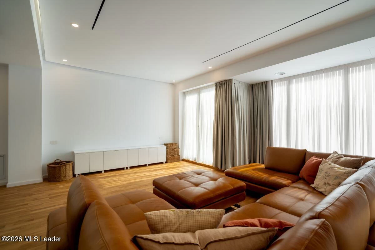 Strada LAPUSNEANU ALEXANDRU 21 Casa Como, Voluntari, Bucuresti Ilfov, 077190, 3 Dormitoare Dormitoare, 4 BăiBăi,Casa/Vila,Reprezentari Comision 0%,LAPUSNEANU ALEXANDRU,0,01-6477