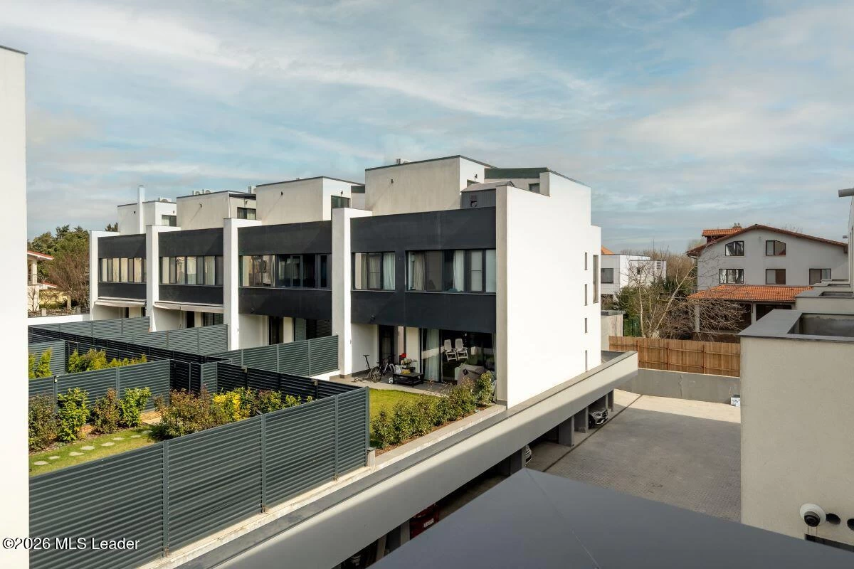 Strada LAPUSNEANU ALEXANDRU 21 Casa Como, Voluntari, Bucuresti Ilfov, 077190, 3 Dormitoare Dormitoare, 4 BăiBăi,Casa/Vila,Reprezentari Comision 0%,LAPUSNEANU ALEXANDRU,0,01-6477