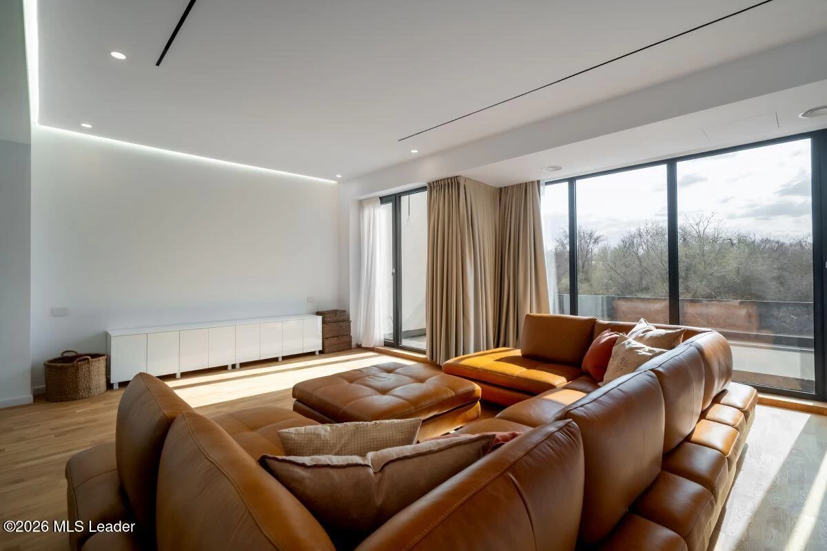 Strada LAPUSNEANU ALEXANDRU 21 Casa Como, Voluntari, Bucuresti Ilfov, 077190, 3 Dormitoare Dormitoare, 4 BăiBăi,Casa/Vila,Reprezentari Comision 0%,LAPUSNEANU ALEXANDRU,0,01-6477