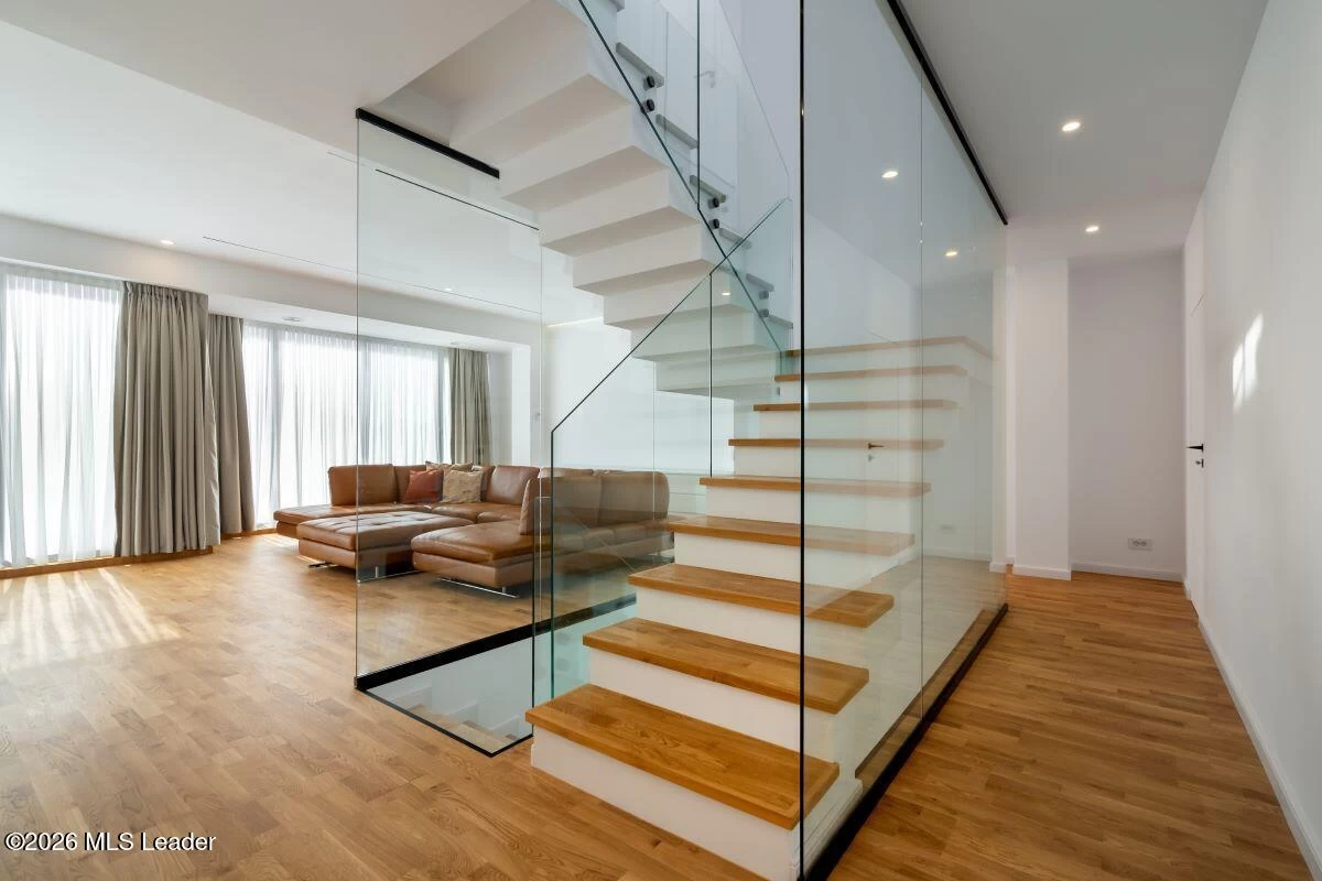 Strada LAPUSNEANU ALEXANDRU 21 Casa Como, Voluntari, Bucuresti Ilfov, 077190, 3 Dormitoare Dormitoare, 4 BăiBăi,Casa/Vila,Reprezentari Comision 0%,LAPUSNEANU ALEXANDRU,0,01-6477