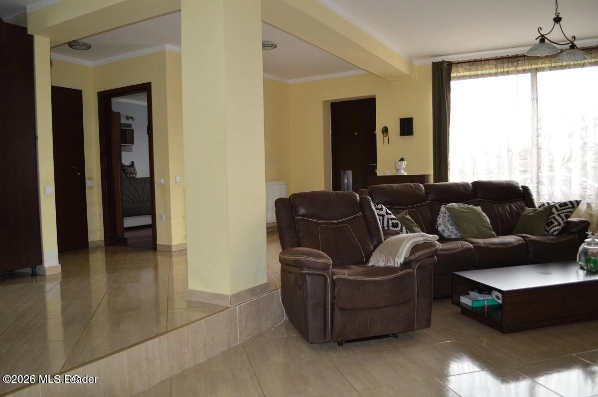 Strada ZORILOR 42, Bascov, Arges, 117045, 4 Dormitoare Dormitoare, 3 BăiBăi,Casa/Vila,Reprezentari Comision 0%,ZORILOR,0,01-6882