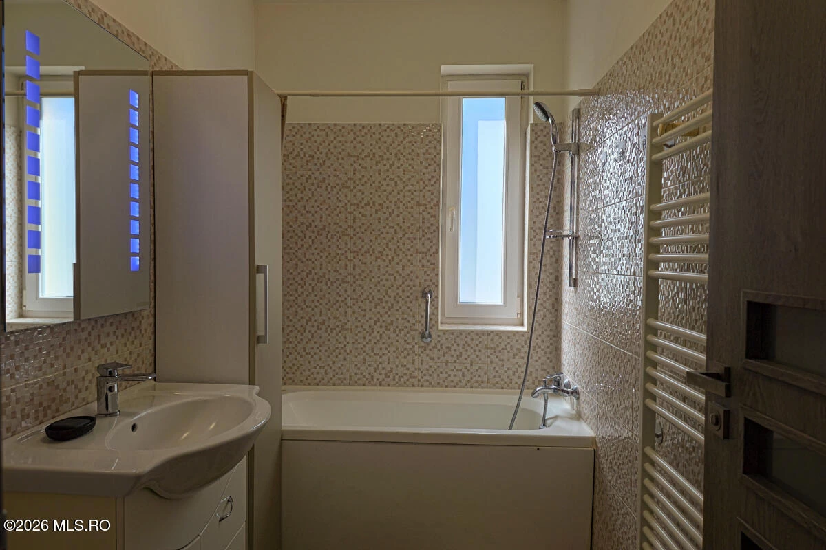 Strada LILIACULUI 1 Bl. A, Et. 1, Ap. 10, Giroc, Timis, 307220, 2 Dormitoare Dormitoare, 1 BaieBăi,Apartament,Reprezentari Comision 0%,LILIACULUI,0,03-376