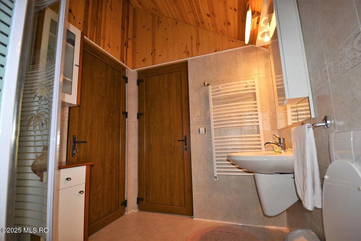 Strada VALEA LUI PATRU 989, Leresti, Arges, 117430, 4 Dormitoare Dormitoare, 3 BăiBăi,Casa/Vila,Reprezentari Comision 0%,VALEA LUI PATRU,0,04-473