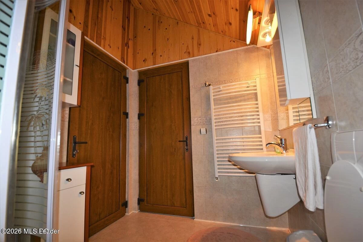 Strada VALEA LUI PATRU 989, Leresti, Arges, 117430, 4 Dormitoare Dormitoare, 3 BăiBăi,Casa/Vila,Reprezentari Comision 0%,VALEA LUI PATRU,0,01-6885