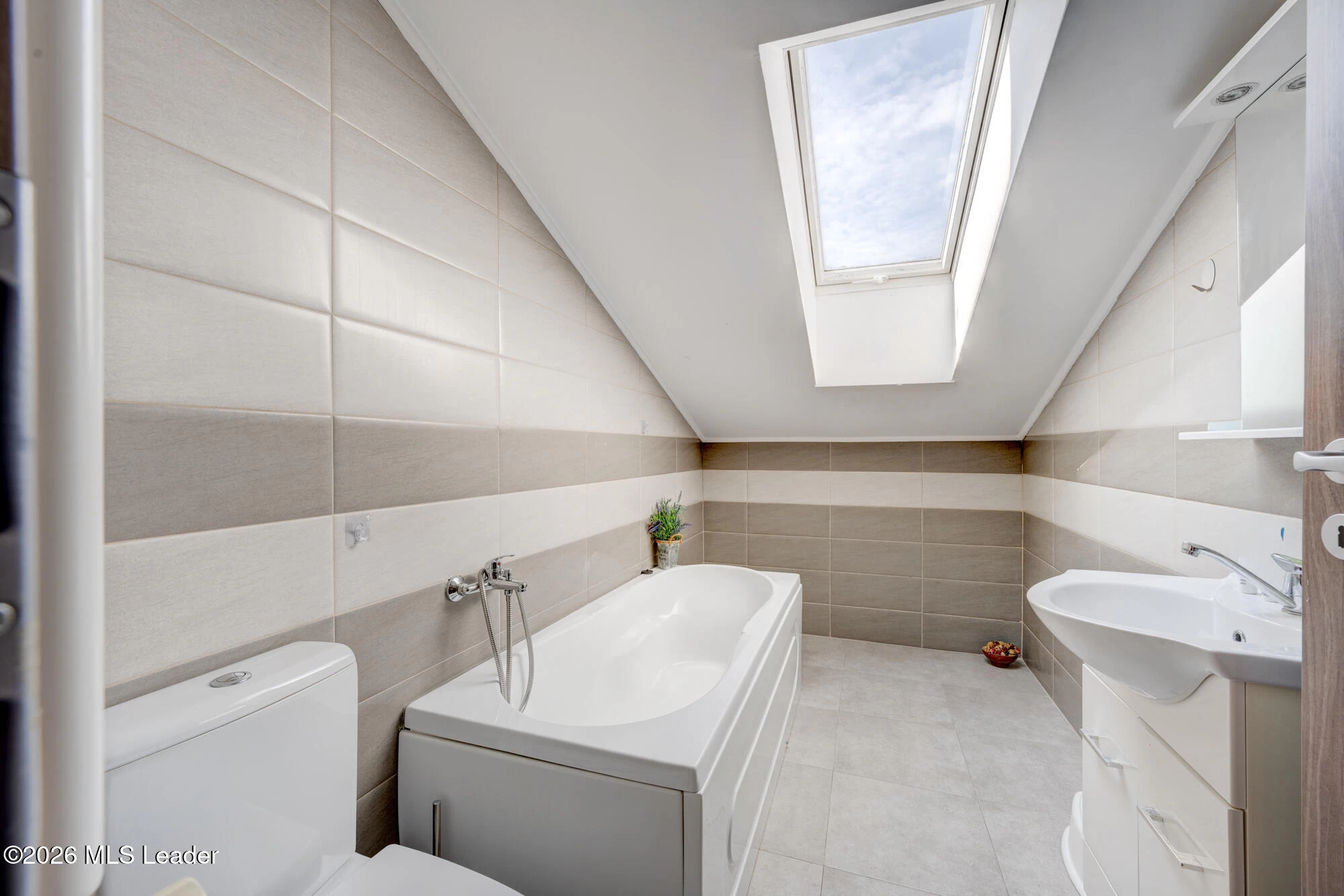 Strada DOINEI 58 Bl. A1, ap.34, Dobroesti, Bucuresti Ilfov, 077085, 2 Dormitoare Dormitoare, 2 BăiBăi,Apartament,Reprezentari Comision 0%,DOINEI,0,01-6978