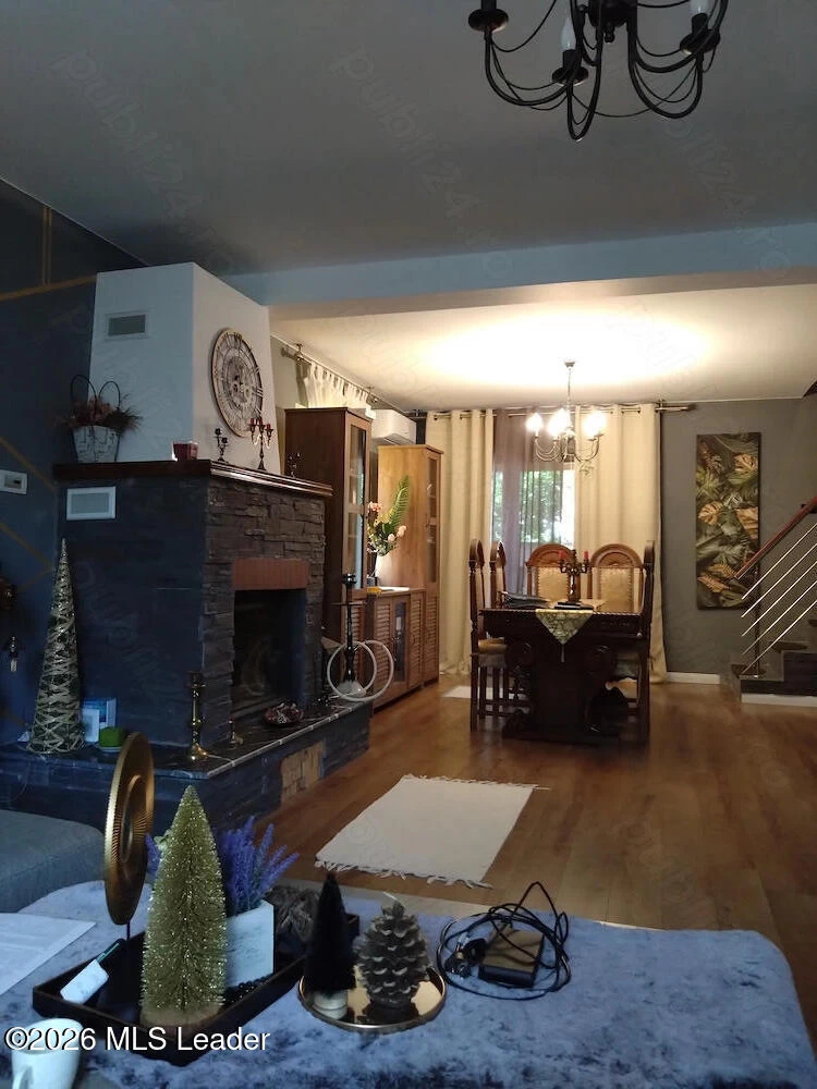 Strada FLUTURILOR, Berceni, Bucuresti Ilfov, 5 Dormitoare Dormitoare, 3 BăiBăi,Casa/Vila,Anunturi Verificate,FLUTURILOR,0,F1-256248