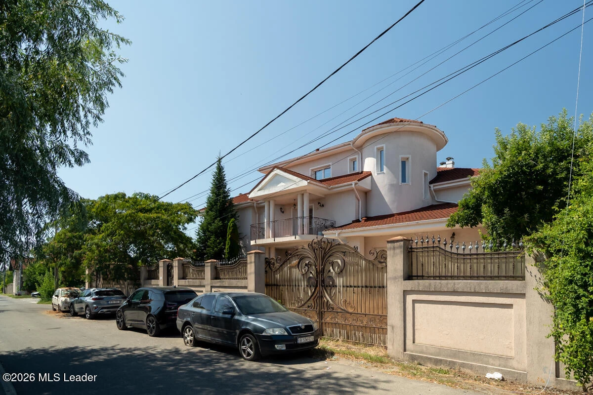 Strada LUCEAFARULUI 4A, Cernica, Bucuresti Ilfov, 077035, 7 Dormitoare Dormitoare, 8 BăiBăi,Casa/Vila,Reprezentari Comision 0%,LUCEAFARULUI,0,01-6994