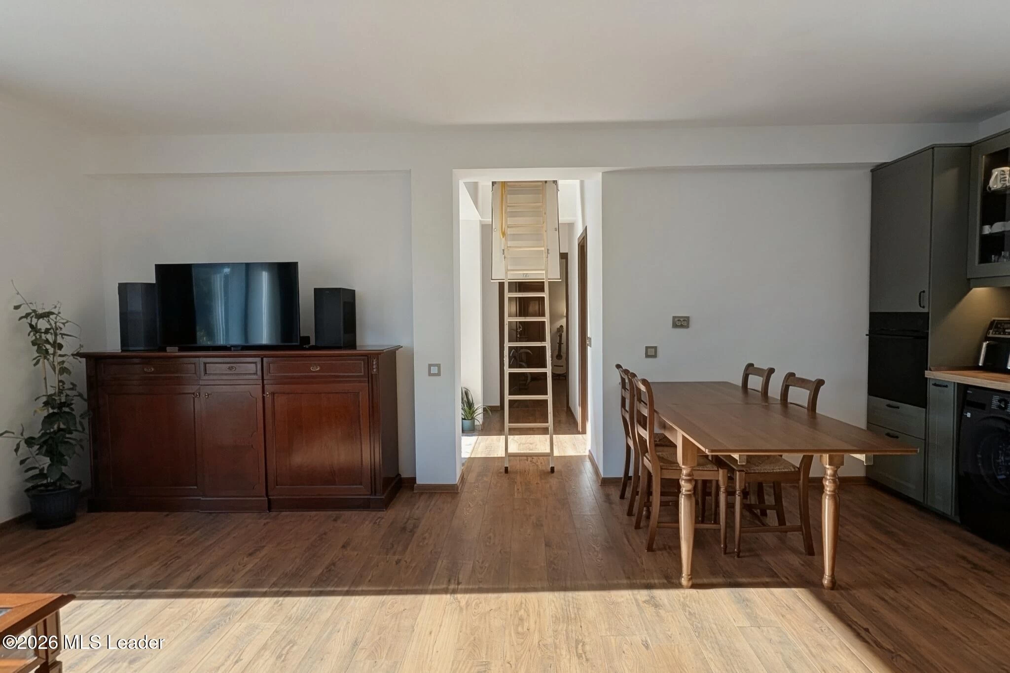 Strada MIERLEI 87, Clinceni, Bucuresti Ilfov, 077060, 2 Dormitor Dormitoare, 2 BaieBăi,Casa/Vila,Reprezentari Comision 0%,MIERLEI,0,01-7030