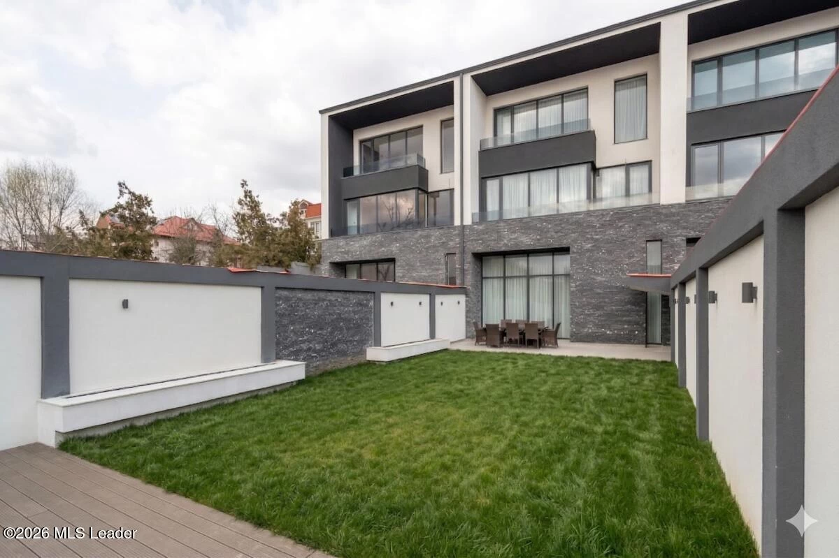 Strada LAPUSNEANU ALEXANDRU 19 B Casa Como, Voluntari, Bucuresti Ilfov, 077190, 4 Dormitor Dormitoare, 4 BaieBăi,Casa/Vila,Reprezentari Comision 0%,LAPUSNEANU ALEXANDRU,0,01-6477