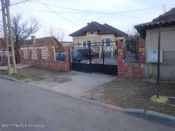 141805489_2_644x461_casa-in-ovidiu-fotog