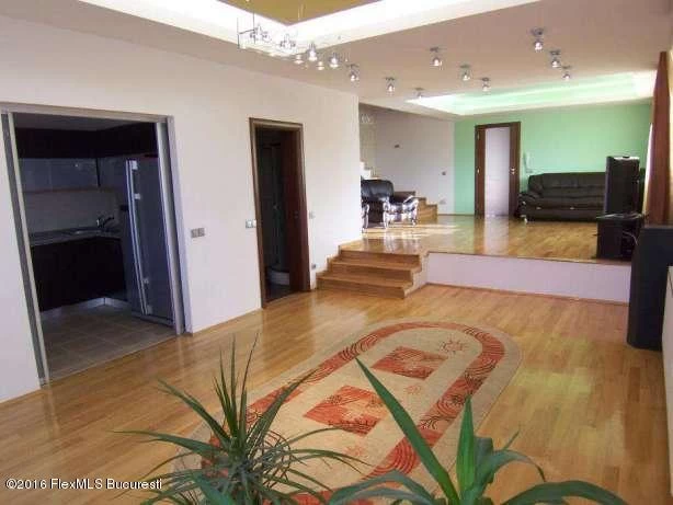 89369962_3_644x461_vila-de-vanzare-din-c