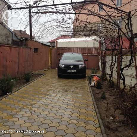 49477139_3_644x461_vand-casa-la-curte-in