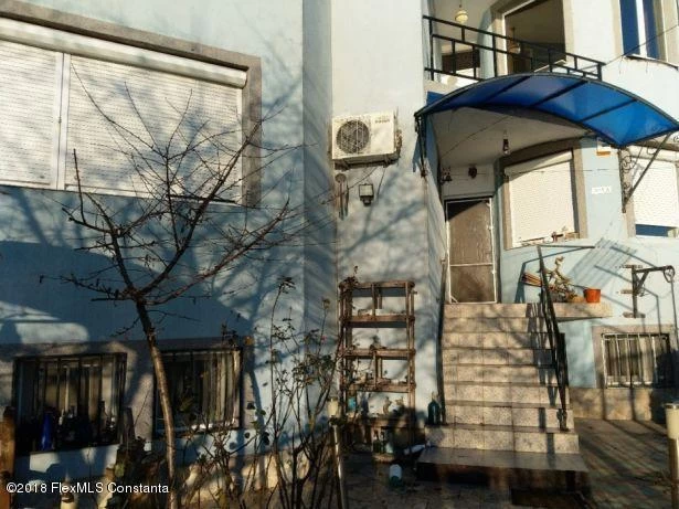 203181485_7_644x461_casa-cu-vedere-la-ma